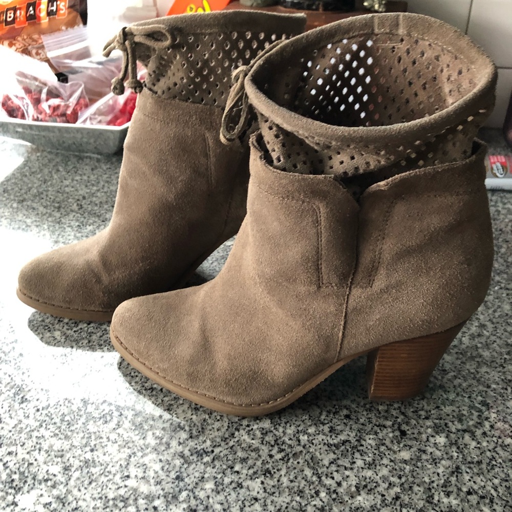 Crown booties